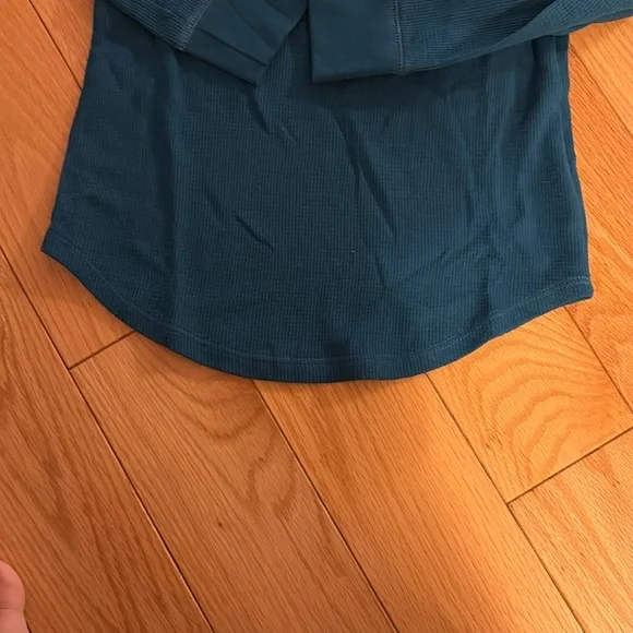 Bundle of Old Navy and Ruum Teal and Floral XL Long Sleeve Tees - Picture 5 of 14